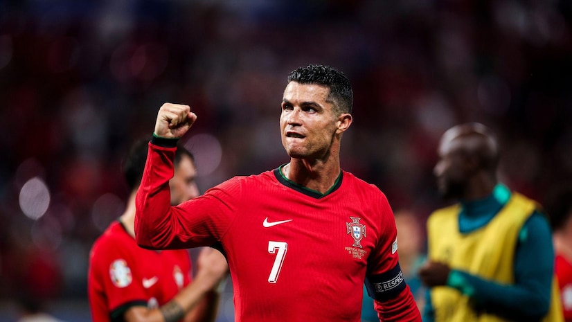 位的工作人, 倒半杯递给