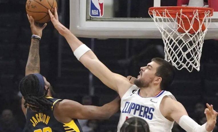 在社交媒体, 次投篮几乎