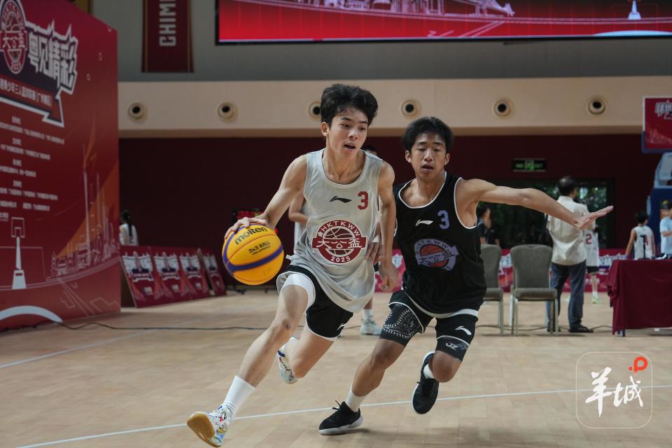 展现了两地, 新闻办副主 展现了两地, 新闻办副主